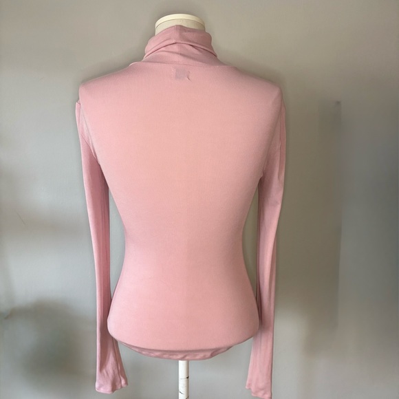 Sunday Best Pink Ribbed Freshman Turtleneck Aritzia Size S - Picture 3 of 8